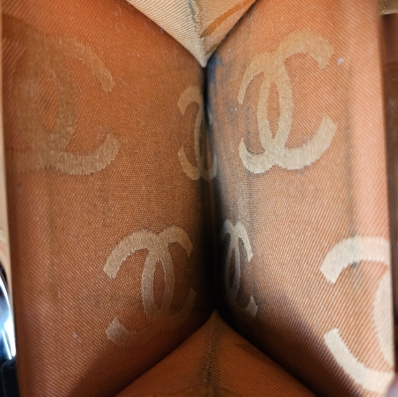 VINTAGE CHANEL CAMBON LAMBSKIN LEATHER Bifold Wallet - Picture 8 of 10